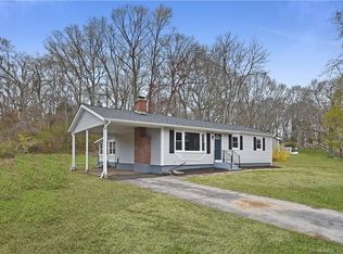 10 N Cobblers Ct, Niantic, CT 06357