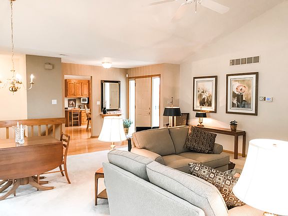 Large living/dining room 