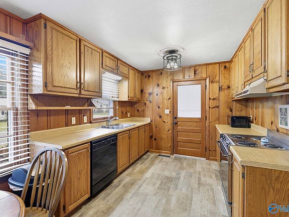 3rd image of 914 Stephens St