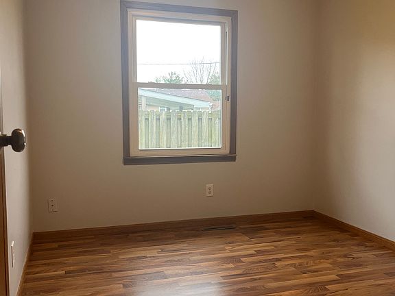 5th image of 413 E Adams St