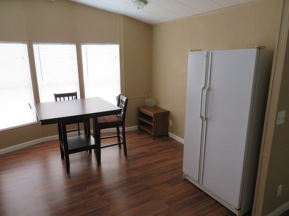 5th image of 150 S Windsor Lot 70
