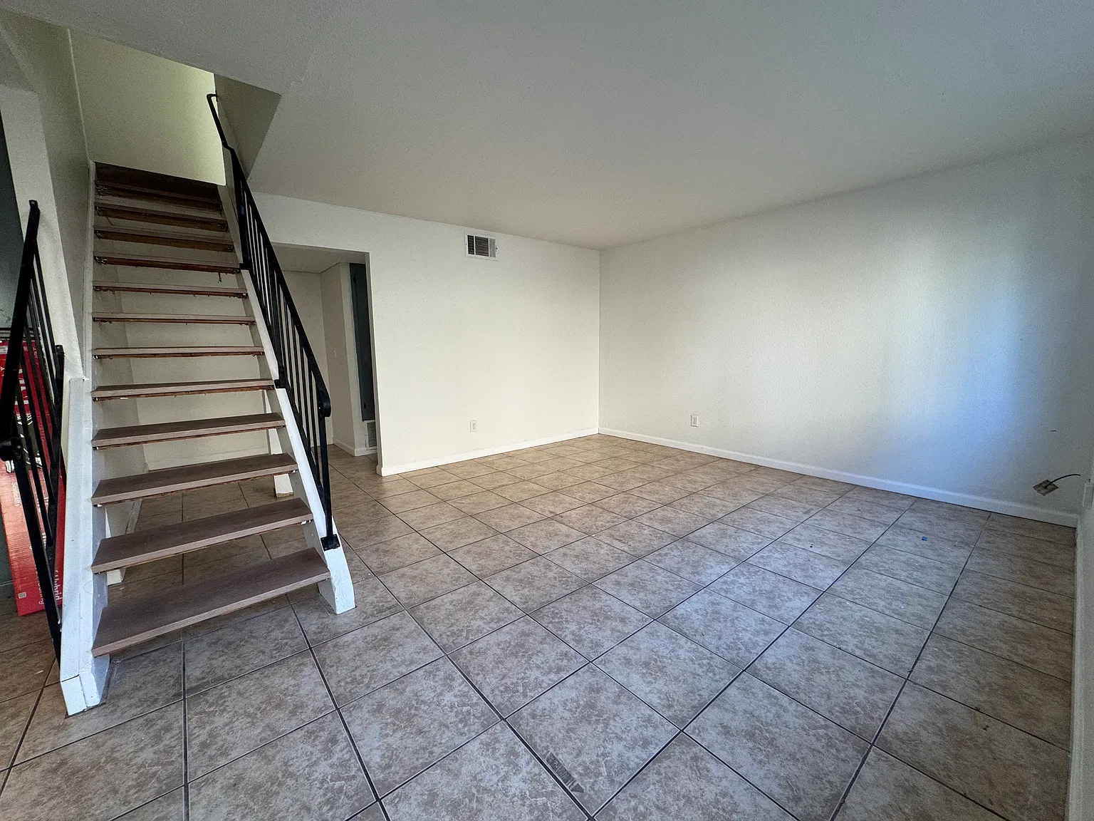 2 bed, 1.5 bath, 1092 sqft, $2,399 — Photo 3