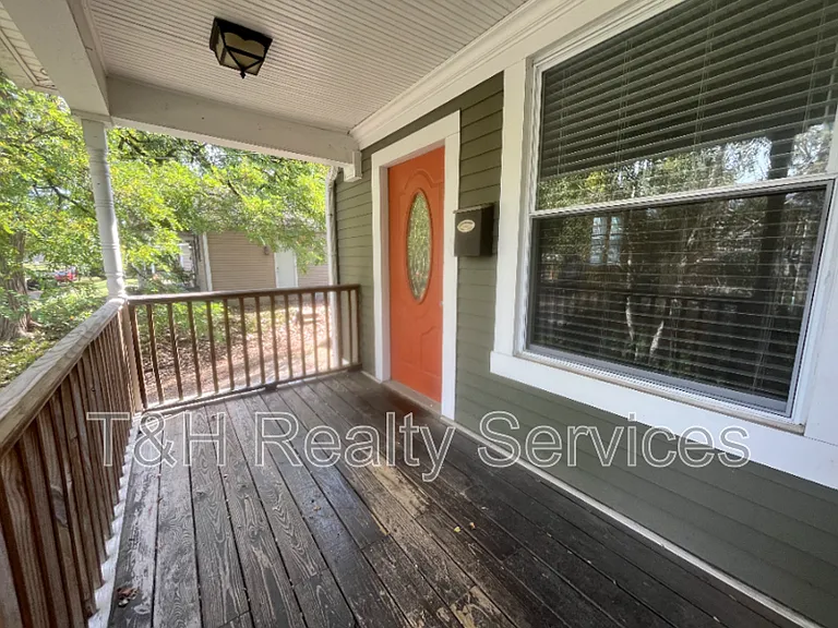1531 Sturm Ave — Photo 3