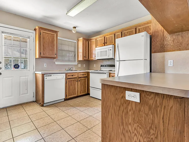 1602 Medina Dr — Photo 11