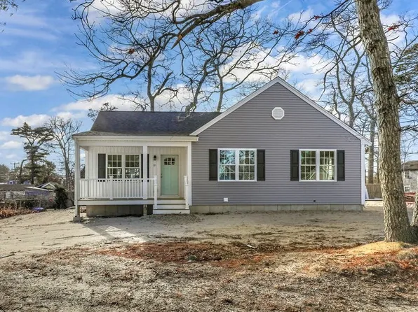 13 Agawam Dr, East Wareham, MA 02538