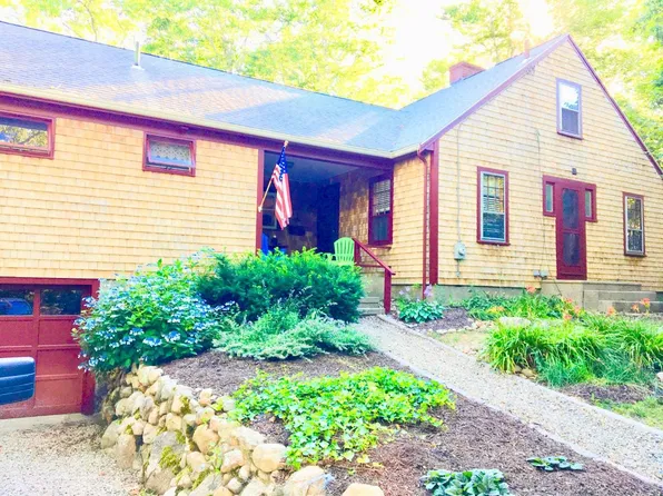 61 F R Lillie Rd, Falmouth, MA 02543