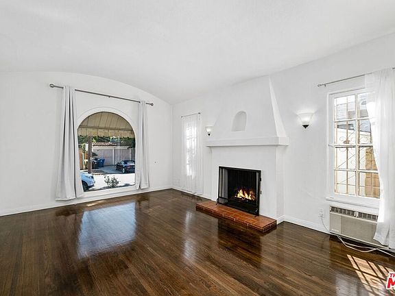 4th image of 8415 Rosewood Ave
