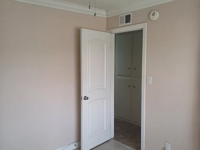 5851 Richmond Ave — Photo 9