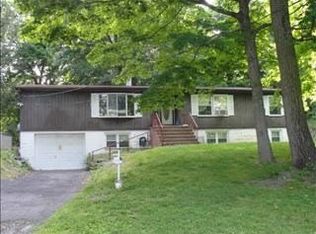 3 Rosedale Ct, Poughkeepsie, NY 12601