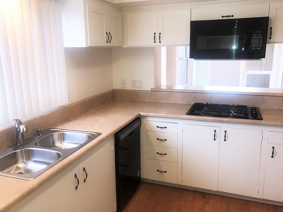 2nd image of 1814 Westcliff Dr APT 7
