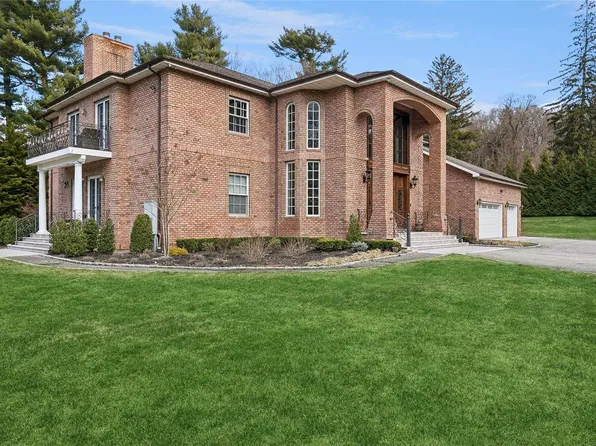 196 Cove Road, Laurel Hollow, NY 11771
