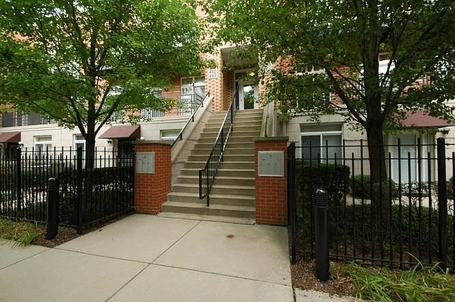 1033 E 46th St #403 — Photo 2