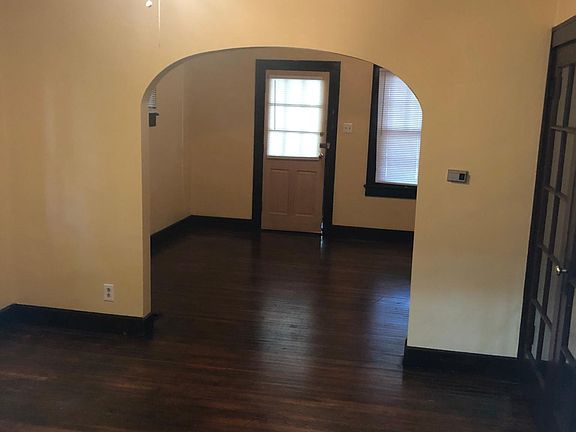 3rd image of 826 N Bosart Ave