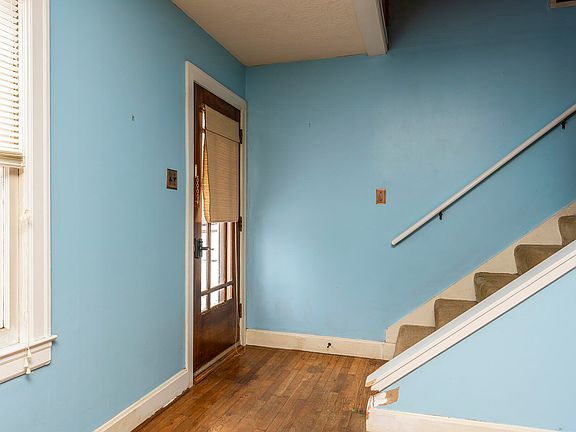 4th image of 110 Saint Clair St