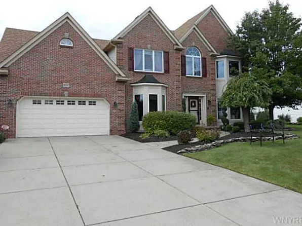 8587 Greenway Ct, East Amherst, NY 14051