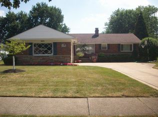 1934 Caronia Dr, Lyndhurst, OH 44124
