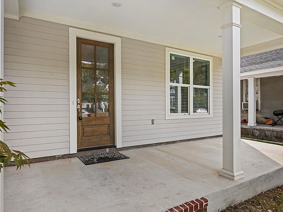 4th image of 1635 Nelson Ave
