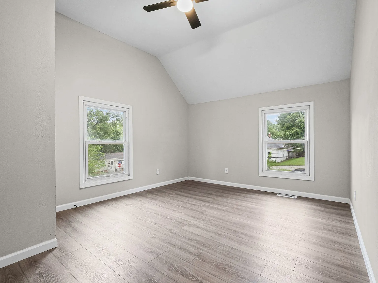 2 bed, 1.0 bath, $1,600 — Photo 2