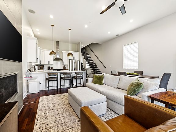3rd image of 3037 N Damen Ave #3