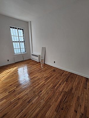 5th image of 324 E 14th St APT 3B