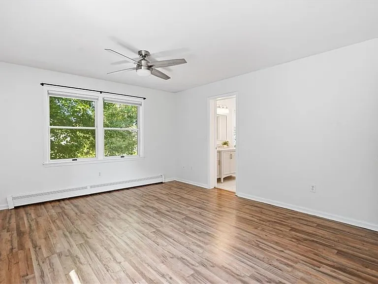 2 Lafayette Dr — Photo 16
