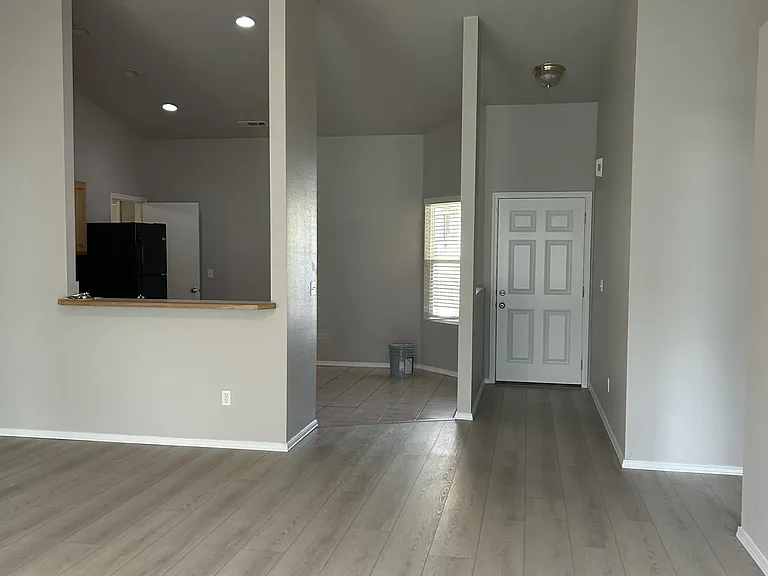 119 Midvale Ave — Photo 6