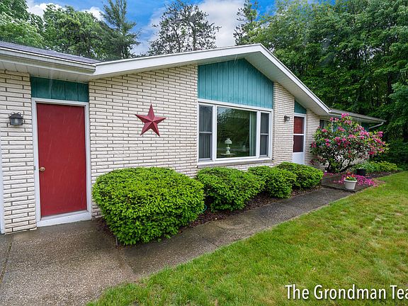 3rd image of 15070 Croswell St