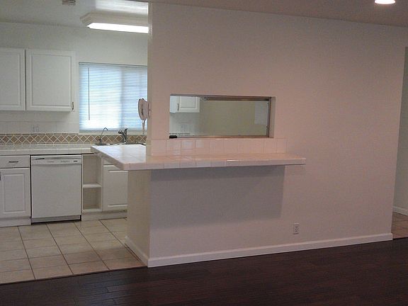 3rd image of 568 E Groverdale St