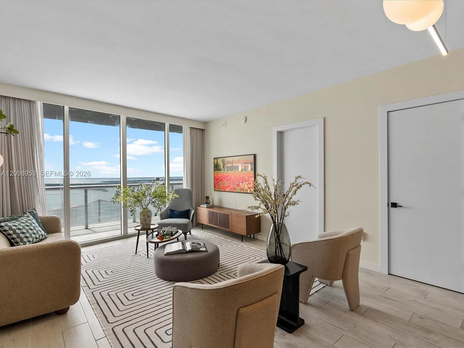 Iconbrickell Condo No 1 — Photo 4