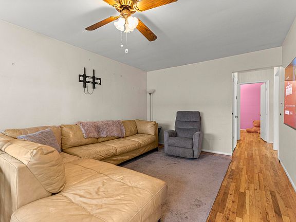 3rd image of 15944 Meyer Ave
