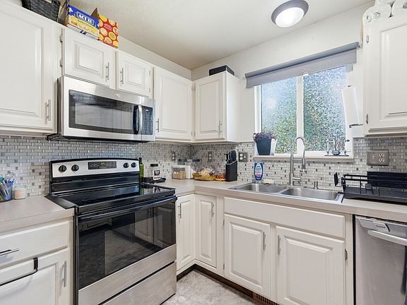 3rd image of 735 Breccia Ave