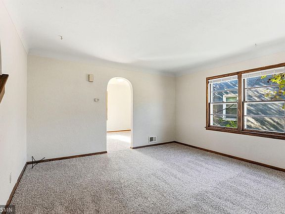 3rd image of 1498 Reaney Ave E
