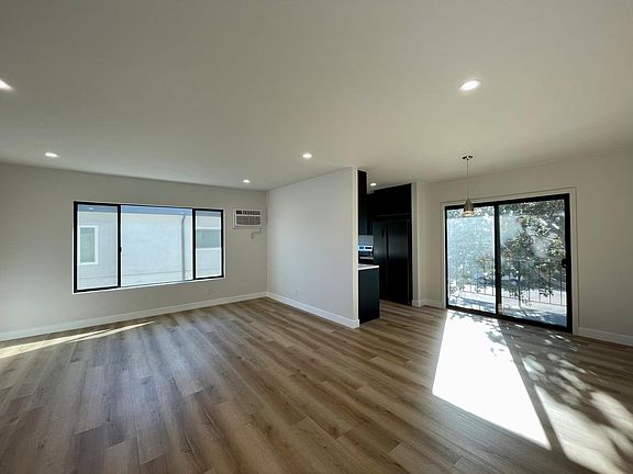 3rd image of 3660 Watseka Ave #4