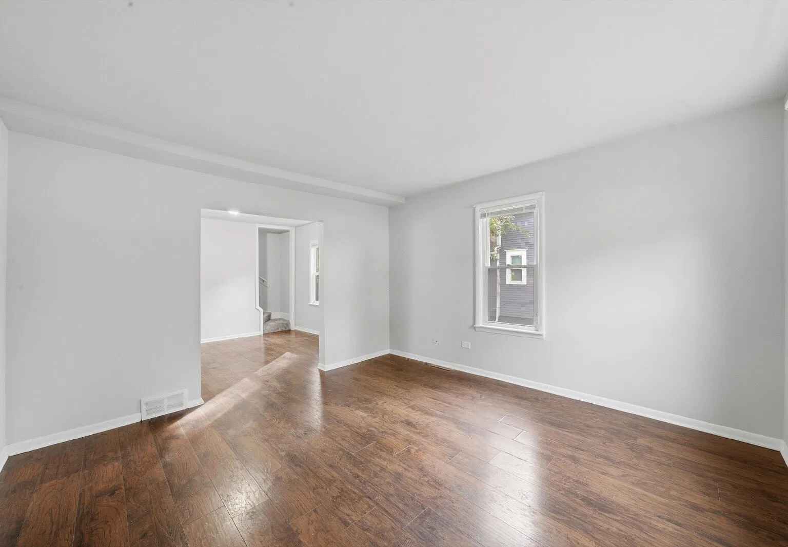 3 bed, 1.0 bath, 996 sqft, $1,990 — Photo 4