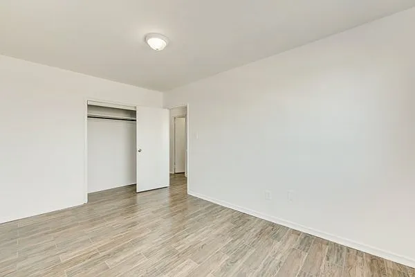 1560 Lawrence Avenue West Toronto — Photo 4