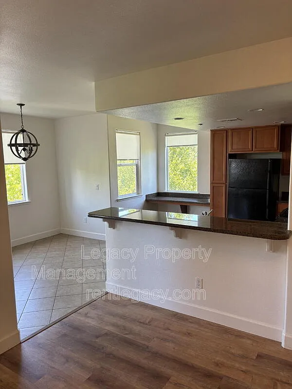 2 bed, 2.0 bath, 1142 sqft, $2,325 — Photo 4
