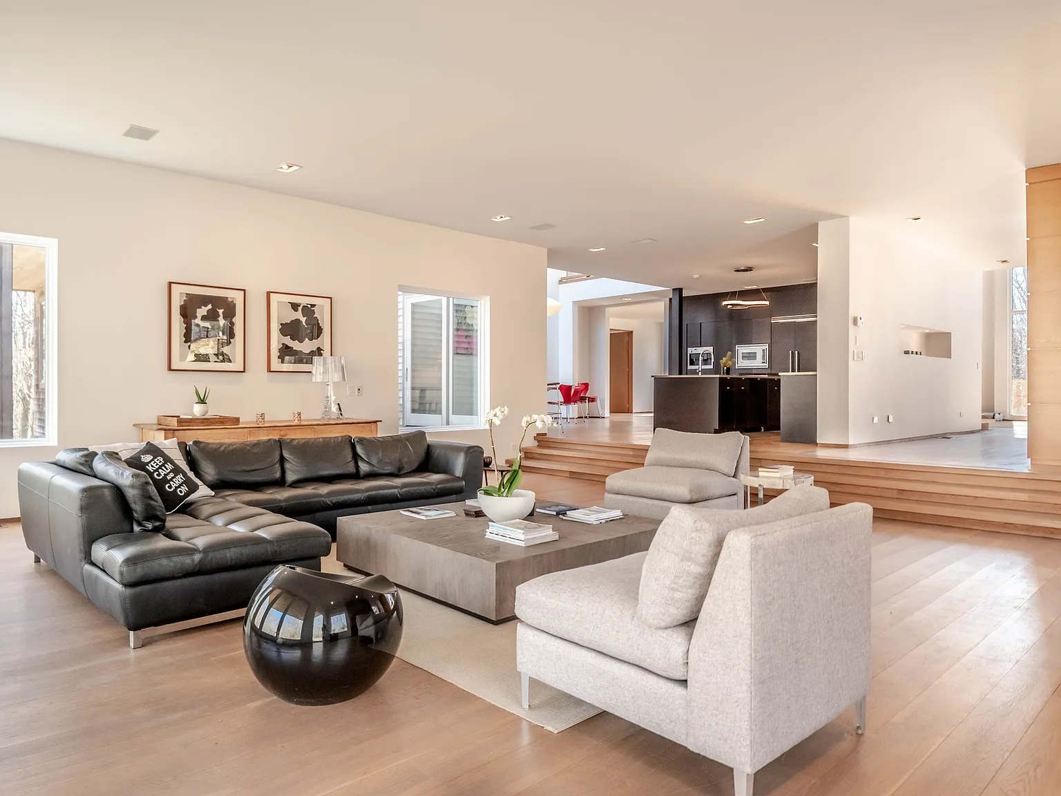 Sag Harbor Modern Retreat With 5 Bedrooms, Pool & Poolhouse — Photo 4