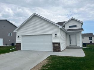 3748 18th St S, Moorhead, MN 56560