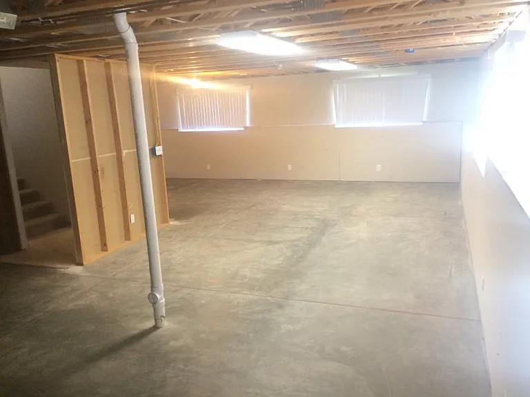 8430 Sage Dr — Photo 2