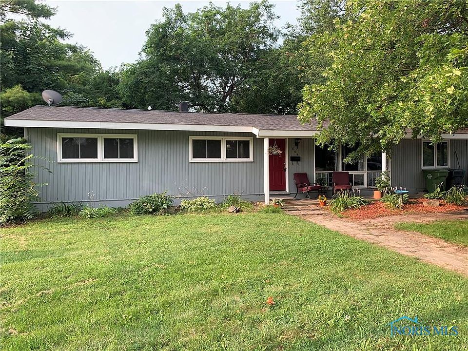 1st image of 804 Village Trl