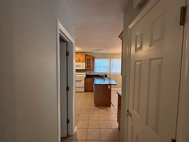 12 Bridgeport Dr — Photo 11
