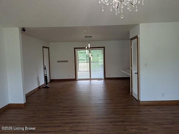 5th image of 1004 Creek Pointe Dr