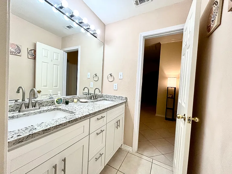 5500 Hill Haven Ct — Photo 15