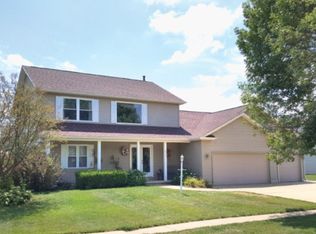 605 Orchard Dr, Mahomet, IL