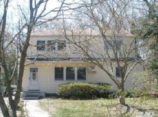 96 Hettys Path, Farmingville, NY 11738