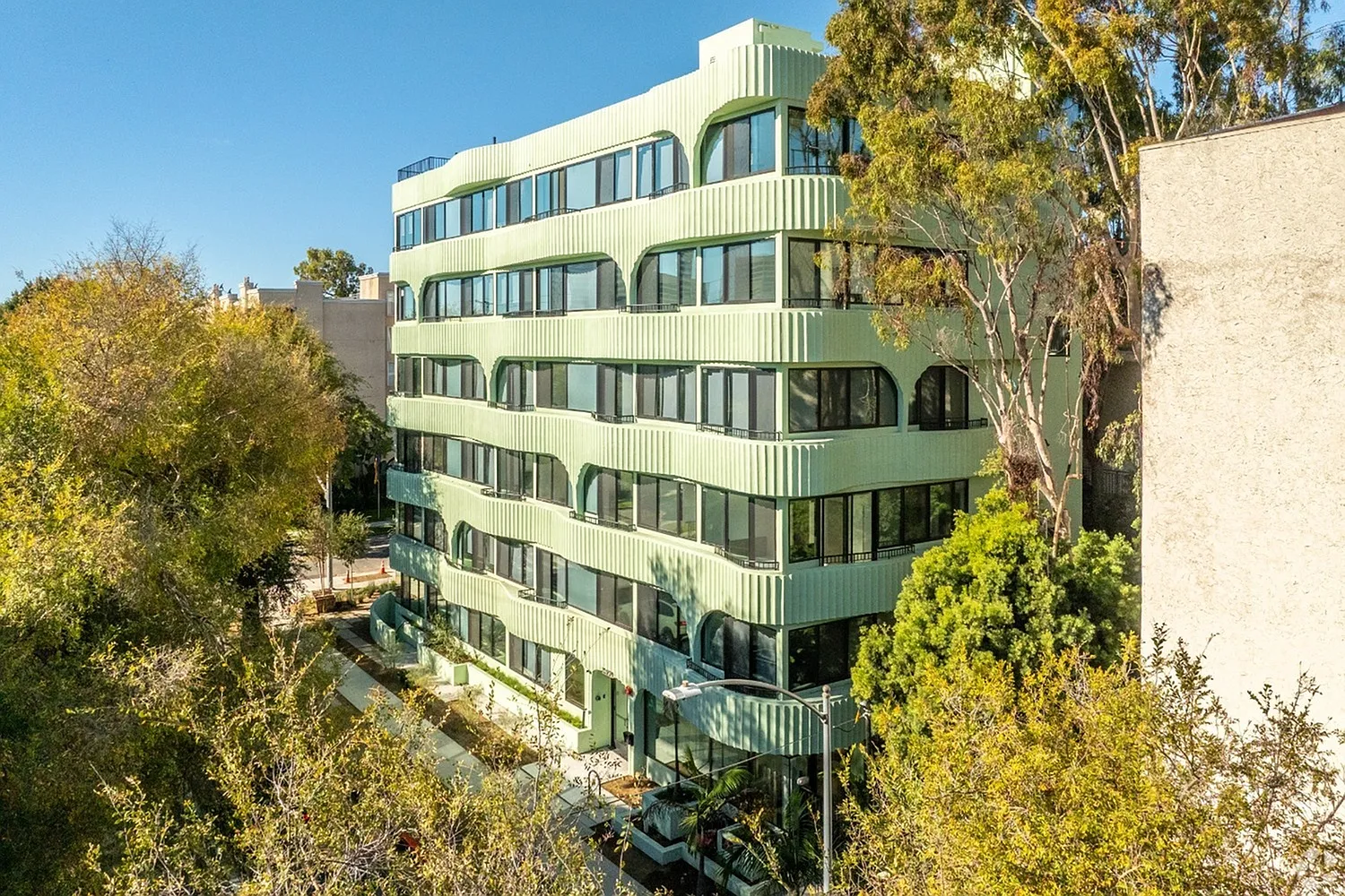 ARC Westwood - Fully Furnished by RH — Photo 3