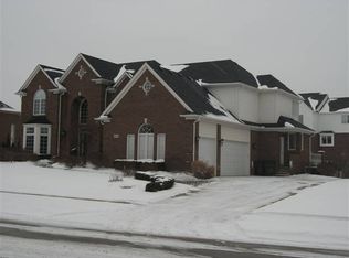 56335 Ashbrooke Dr W, Utica, MI 48316
