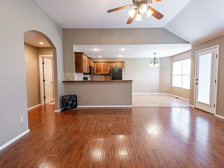1332 S Lexington Ave — Photo 15