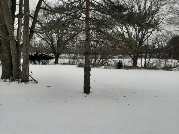 2735 Maritime Dr, Lansing, MI 48911