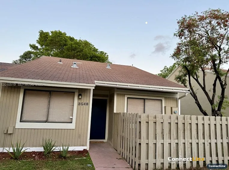3548 NW 111th Ter — Photo 11